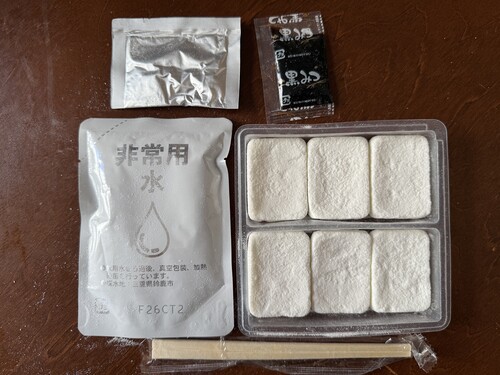 備蓄用乾燥餅を防災用の非常食として準備2