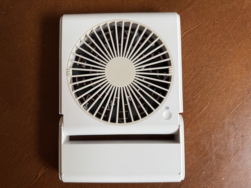 防災用として準備した折りたたみ卓上扇風機